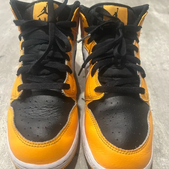 Nike Air Jordan Mid Range Sneakers - Black and Orange 7Y - Picture 6 of 9